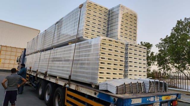 غرف ساندوتش بانل في الأحساء | حلول عصرية للملاحق والمستودعات