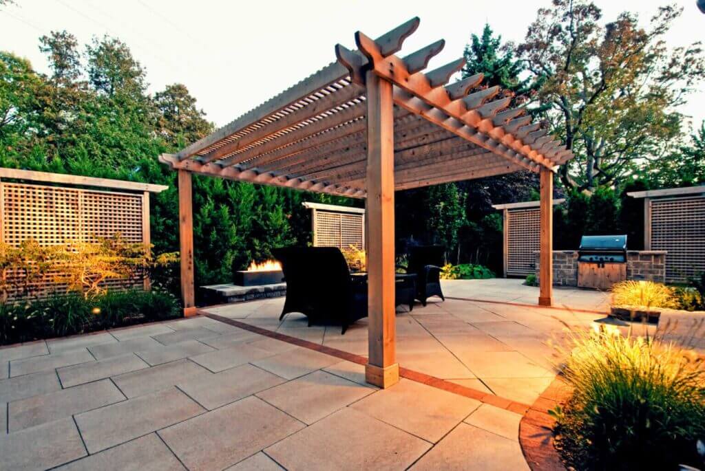 برجولات خشبية وحديدية في الأحساء